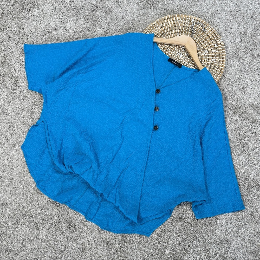 Yushi Women’s Crinkled Top Assymetric Button Front V-Neck Art to Wear in Blue L